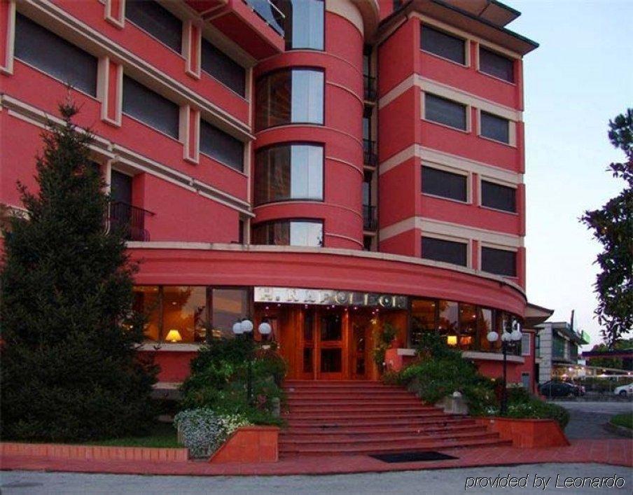 Hotel Napoleon Лукка Экстерьер фото