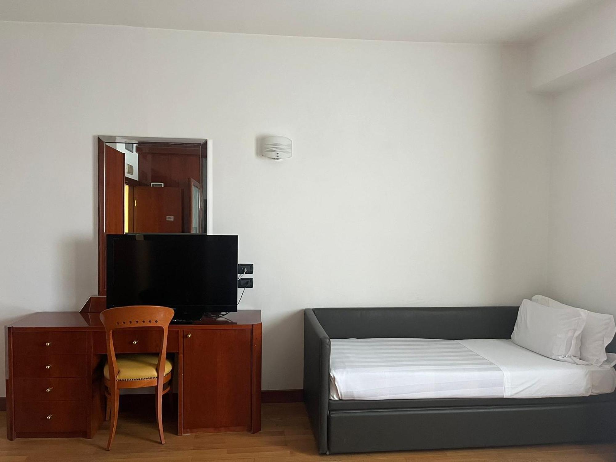 Hotel Napoleon Лукка Экстерьер фото