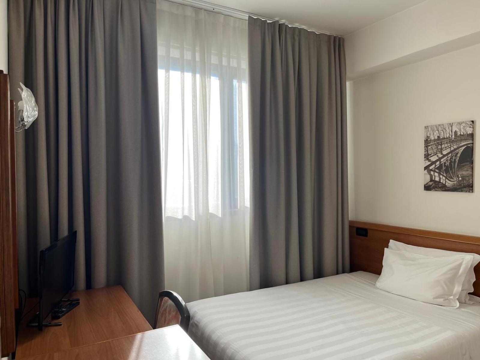 Hotel Napoleon Лукка Экстерьер фото