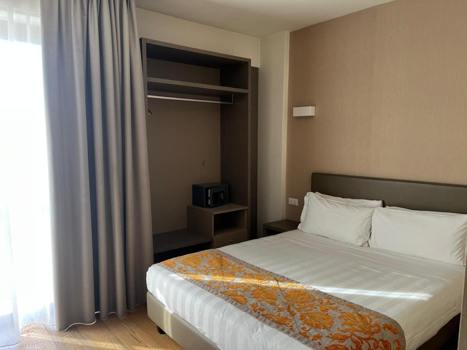 Hotel Napoleon Лукка Экстерьер фото